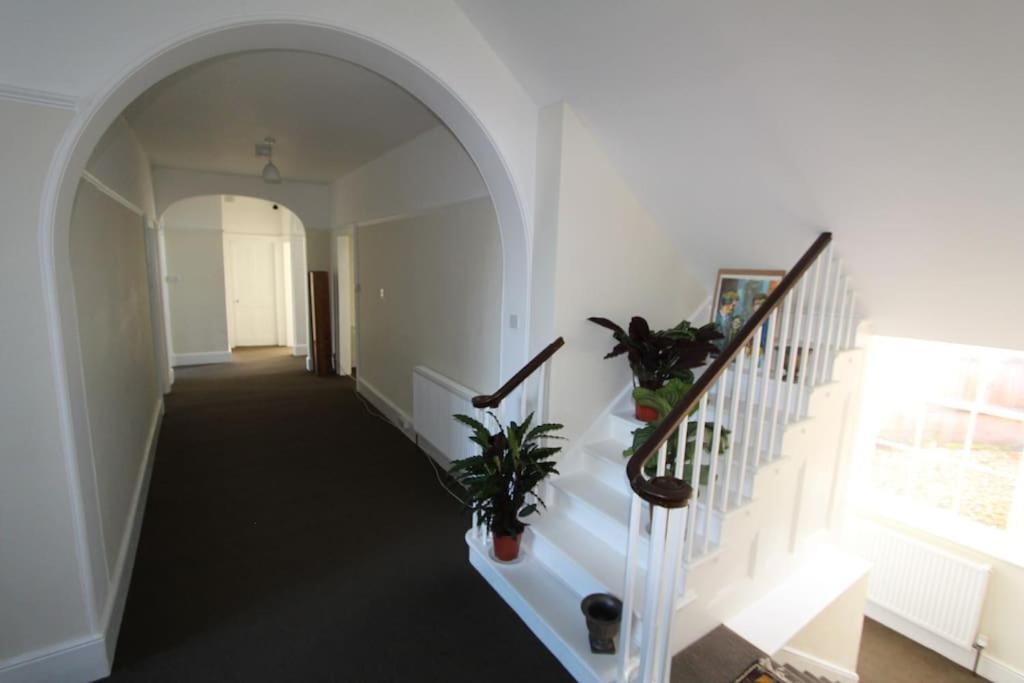 Villa Perfect For Large Family & Friends, Free Parking, Games Reading Esterno foto