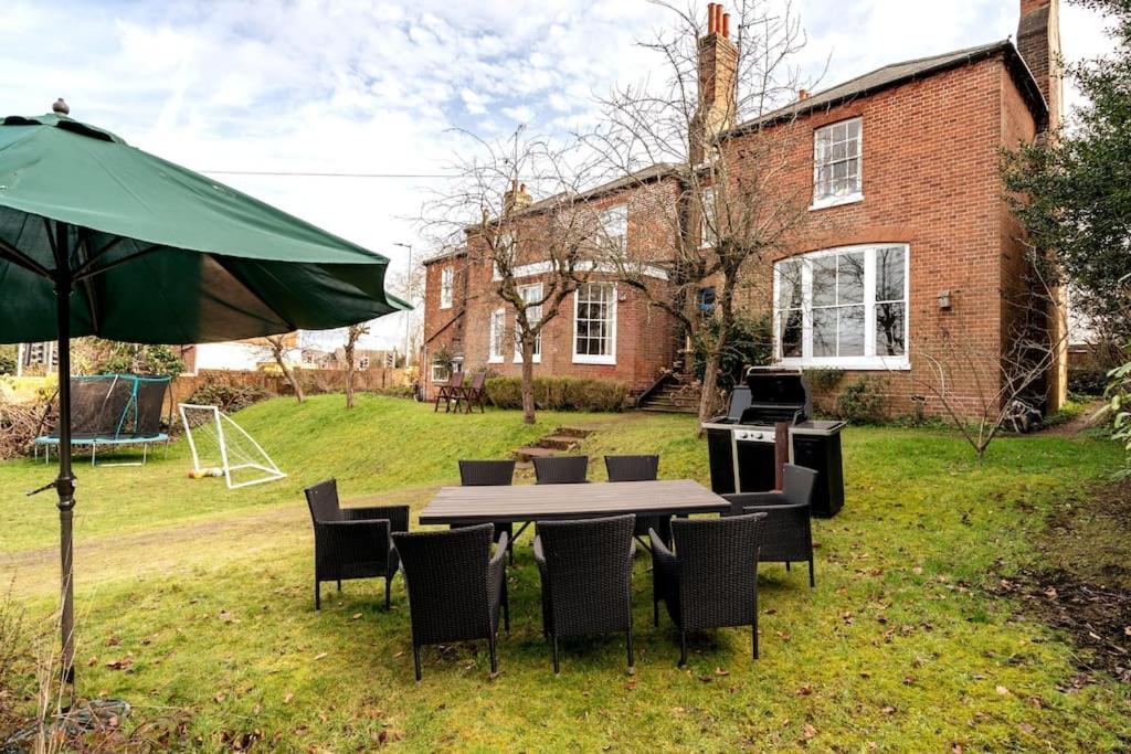 Villa Perfect For Large Family & Friends, Free Parking, Games Reading Esterno foto