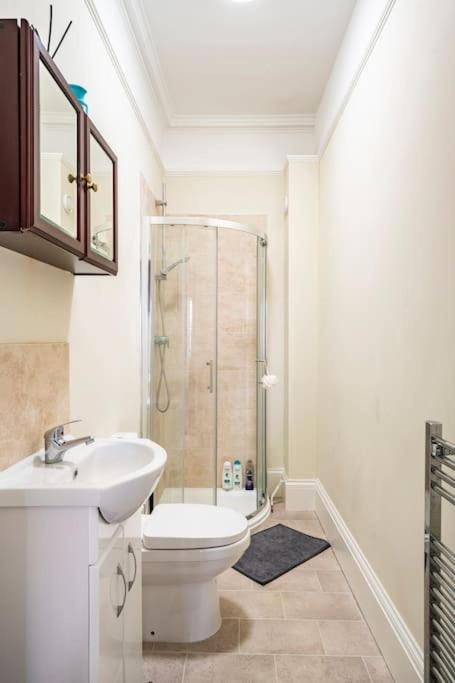 Villa Perfect For Large Family & Friends, Free Parking, Games Reading Esterno foto