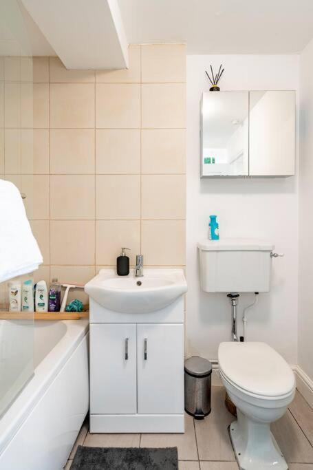 Villa Perfect For Large Family & Friends, Free Parking, Games Reading Esterno foto